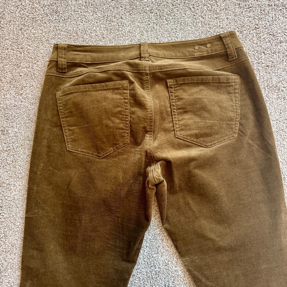 cabi High Skinny Corduroy Jeans, Size 8, Style #3567, EUC, Moss - Picture 6 of 9